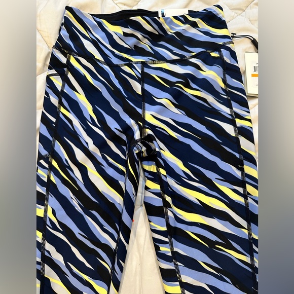 NWT- DKNY Sport 💜Brand New! Small 7/8 Yoga/Workout pants! ~ Great Stretch - Picture 3 of 7